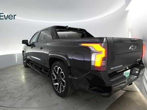 Used 2024 Chevrolet Silverado EV RST AWD/4WD image 3