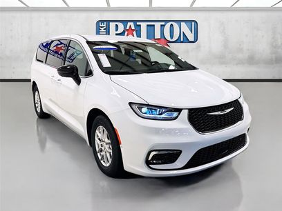 New 2026 Chrysler Pacifica Select