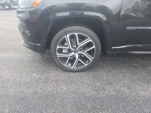 Used 2025 Jeep Compass Limited w/ Elite Group AWD/4WD image 5