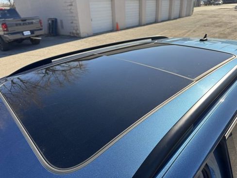 Used 2019 Volkswagen Tiguan SE w/ Panoramic Sunroof Package image 12