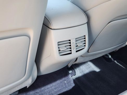 Used 2011 Lexus ES 350 image 43