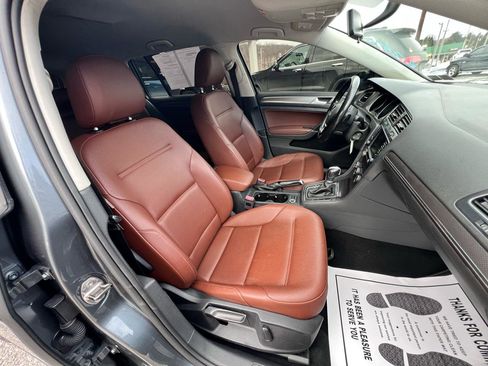 Used 2017 Volkswagen Golf Alltrack S image 23