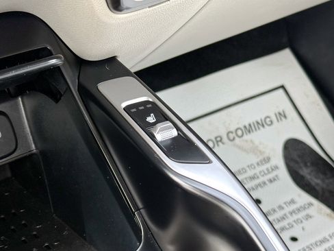 Certified 2023 Kia Sorento S w/ Panoramic Sunroof Package image 24