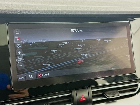 Used 2022 Kia Niro EX Premium FWD image 22