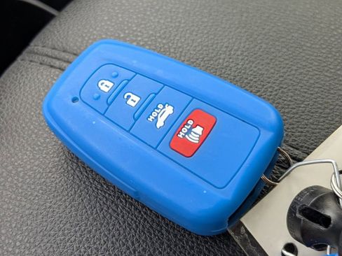 Used 2019 Toyota RAV4 Limited image 34