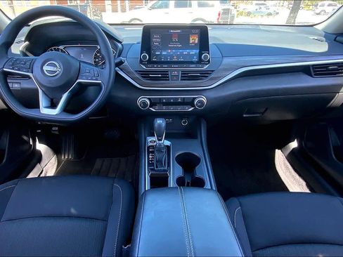 Used 2025 Nissan Altima 2.5 SV image 16