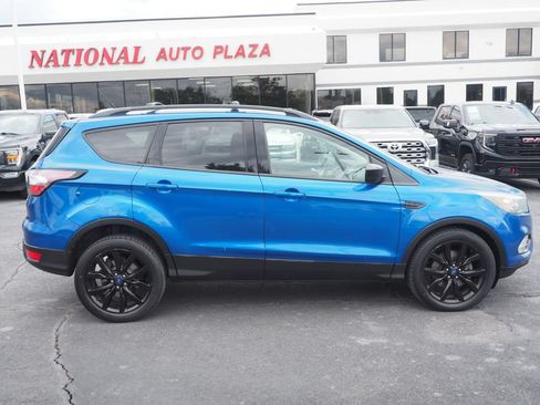 Used 2017 Ford Escape SE w/ SE Sport Appearance Package AWD/4WD image 4