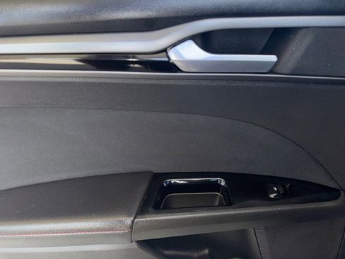 Used 2016 Ford Fusion SE FWD image 6