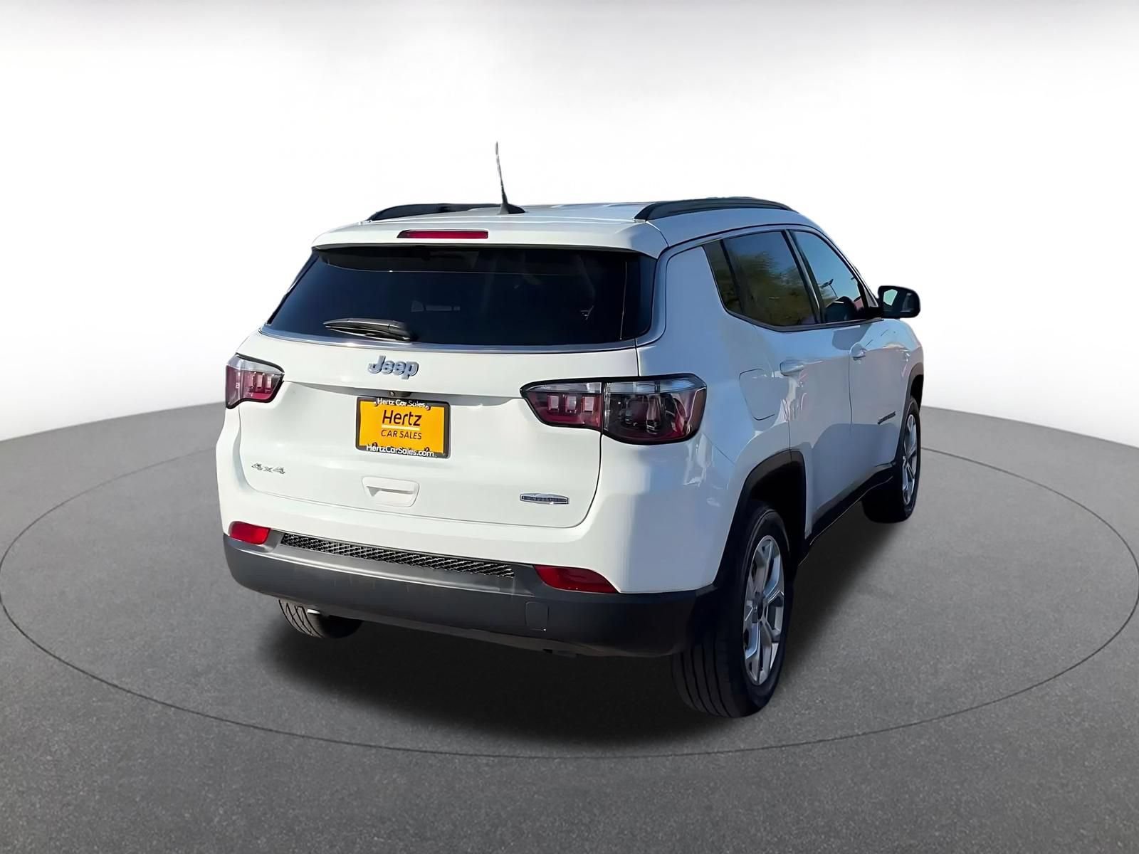 Used 2025 Jeep Compass Latitude AWD/4WD image 13