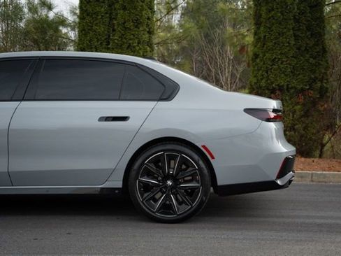 Used 2023 BMW 760i xDrive w/ Executive Package image 7