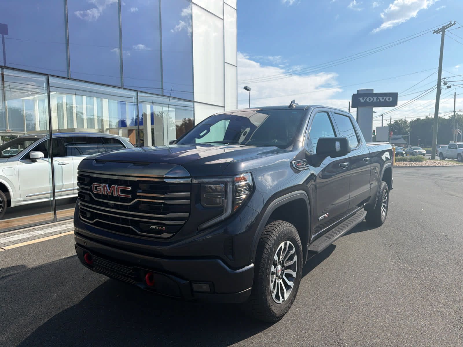 Used 2022 GMC Sierra 1500 AT4 w/ Technology Package AWD/4WD image 7