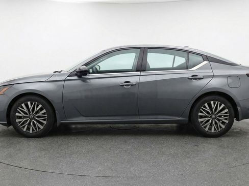 Used 2025 Nissan Altima 2.5 SV FWD image 5
