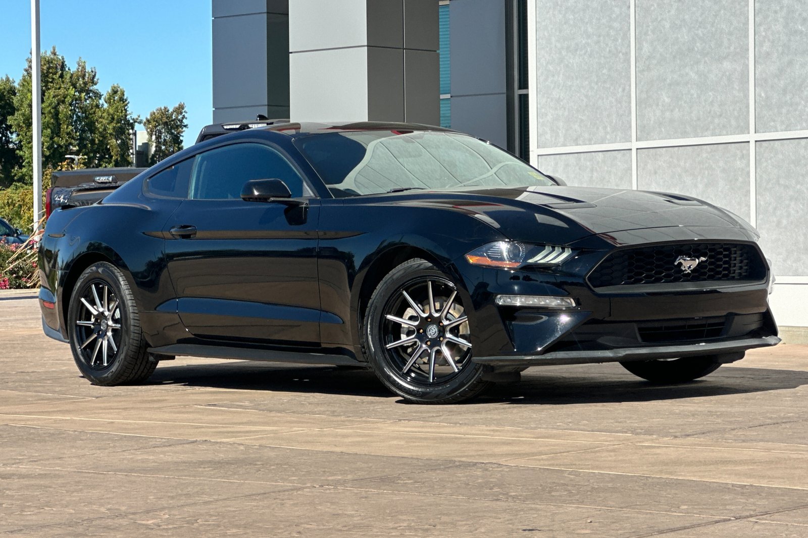 Used 2018 Ford Mustang Coupe RWD image 2