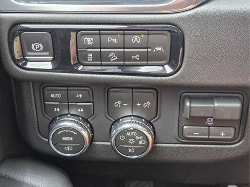 New 2026 GMC Yukon Denali w/ Denali Reserve Package AWD/4WD image 31