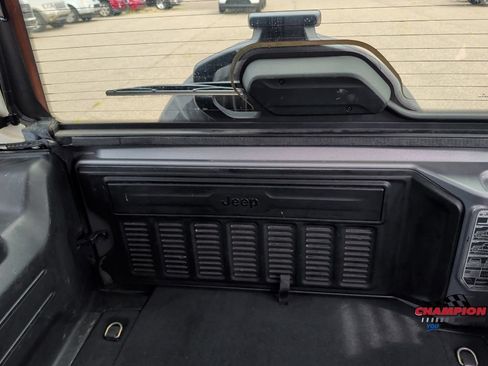 Used 2018 Jeep Wrangler Unlimited Sport S AWD/4WD image 22