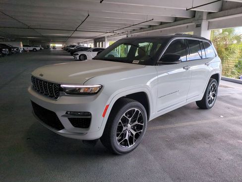 New 2025 Jeep Grand Cherokee Summit image 9