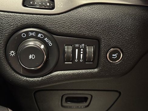 Used 2022 Jeep Cherokee Limited AWD/4WD image 34