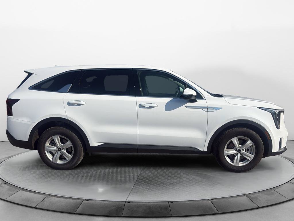 Used 2026 Kia Sorento LX FWD image 4