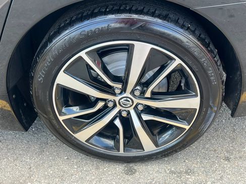 Used 2022 Nissan Maxima SV w/ Floor Mat Group FWD image 10