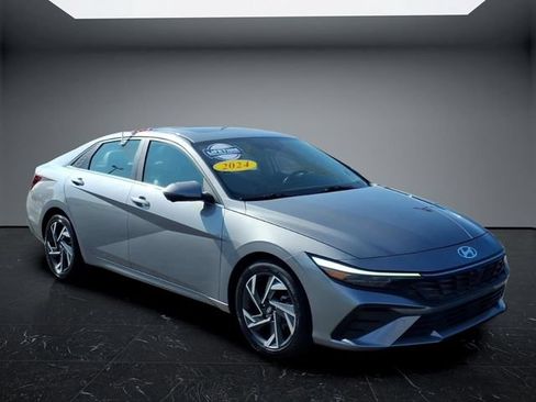 Used 2024 Hyundai Elantra Limited FWD image 5