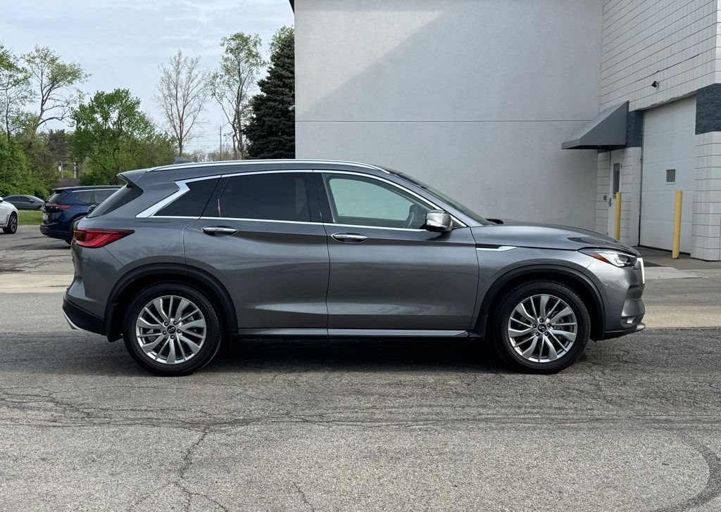 Used 2023 INFINITI QX50 Luxe AWD/4WD image 2