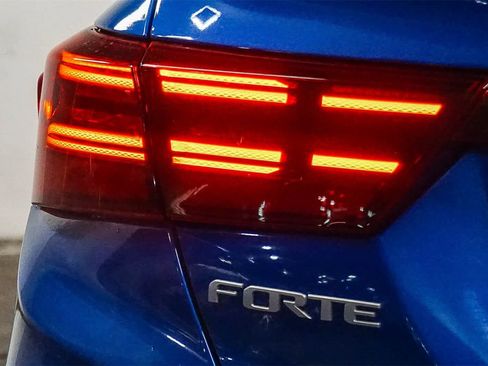 Used 2022 Kia Forte GT w/ GT Technology Package image 11