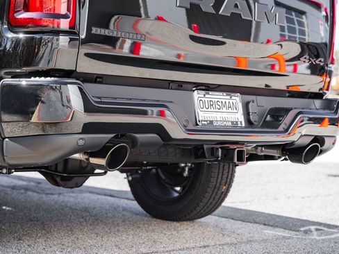 New 2026 RAM 1500 4x4 Crew Cab image 9