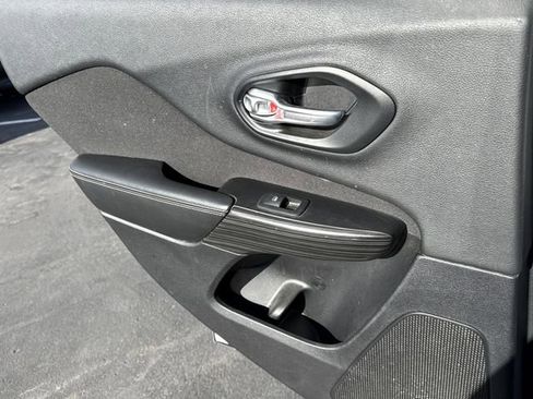 Used 2014 Jeep Cherokee Latitude w/ Comfort/Convenience Group image 10