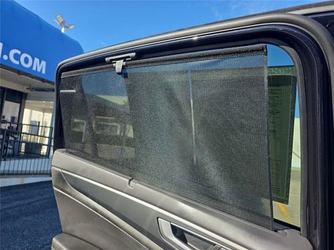 Used 2025 Volkswagen Atlas Cross Sport SEL image 11