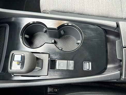 Used 2022 Nissan Rogue SV image 21