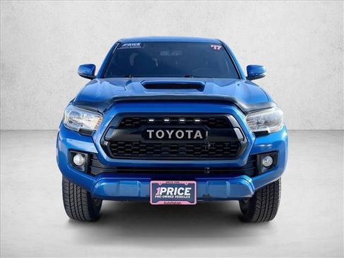 Used 2017 Toyota Tacoma TRD Sport w/ Tow Package AWD/4WD image 2