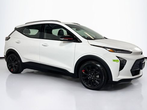 Used 2023 Chevrolet Bolt EUV LT w/ Convenience Package image 3