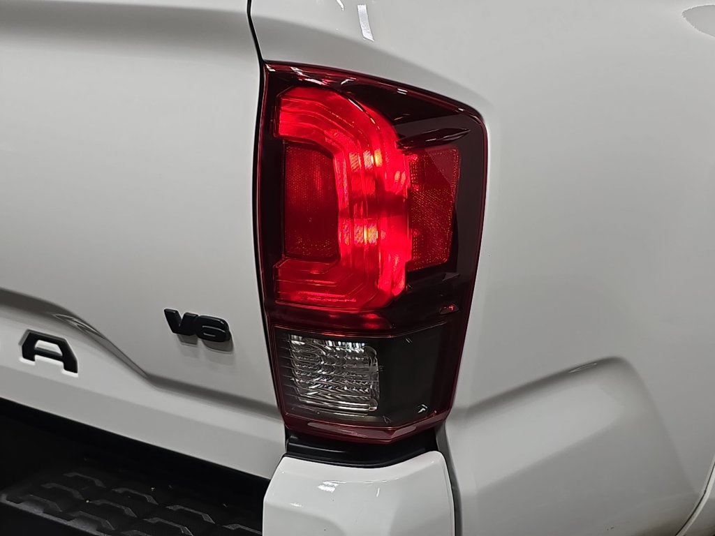 Used 2021 Toyota Tacoma SR5 w/ Technology Package AWD/4WD image 29