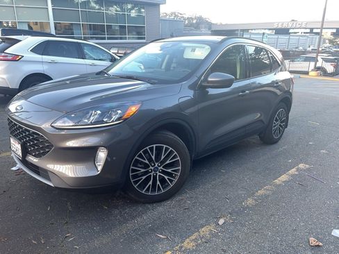 Certified 2022 Ford Escape SEL w/ Technology Package image 2