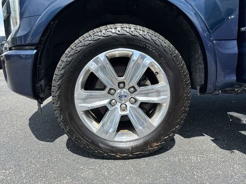 Used 2015 Ford F150 Platinum w/ Equipment Group 701A Luxury AWD/4WD image 28