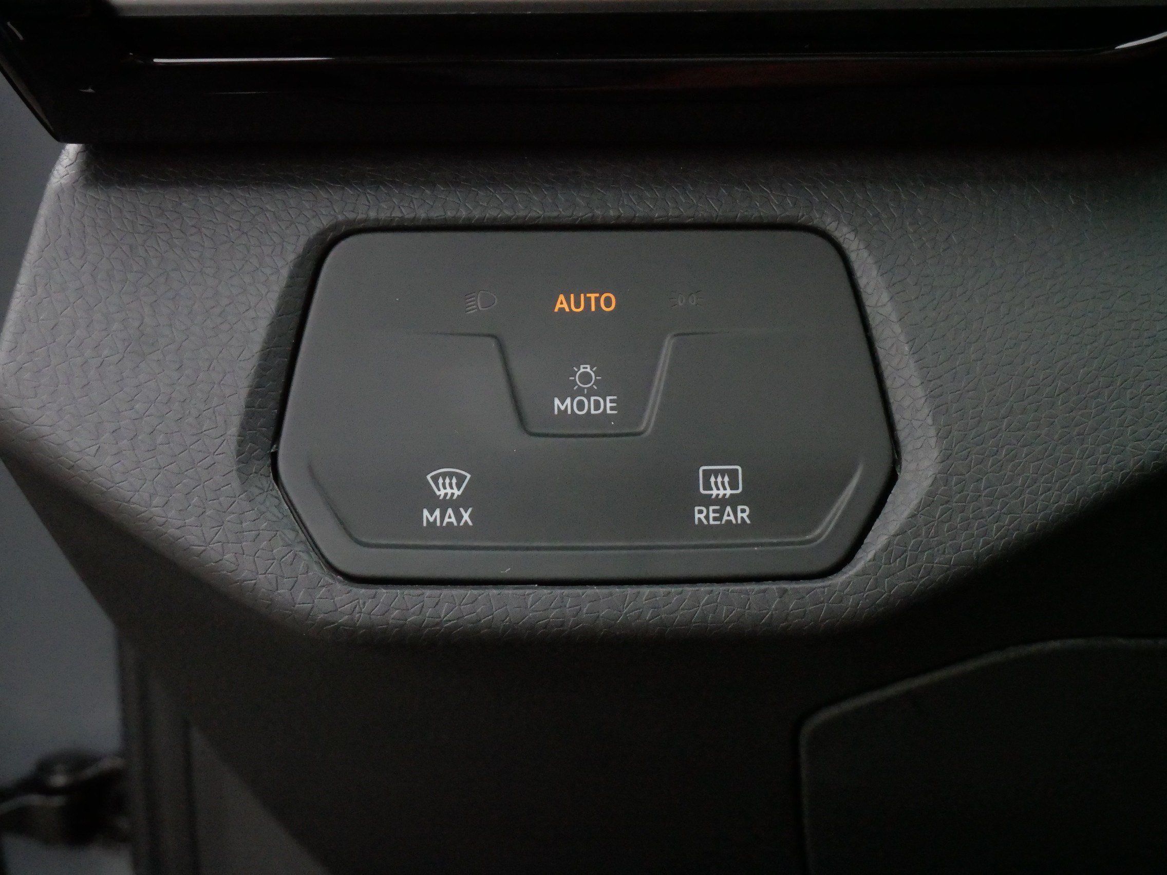 Used 2024 Volkswagen ID.4 2WD image 26