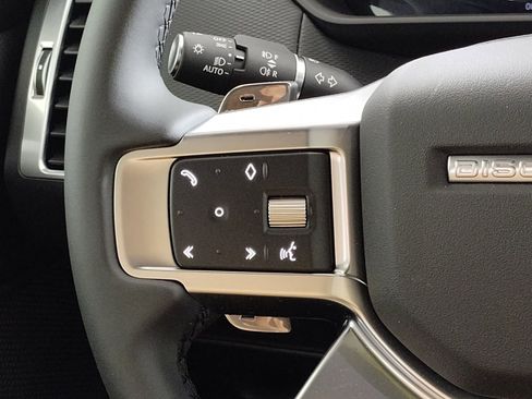 Used 2025 Land Rover Discovery Dynamic SE image 15
