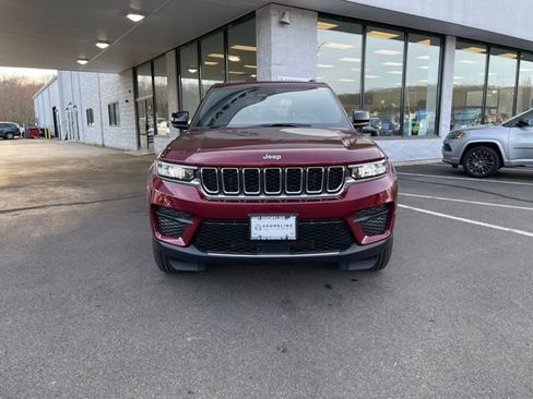 Used 2025 Jeep Grand Cherokee Laredo X AWD/4WD image 2