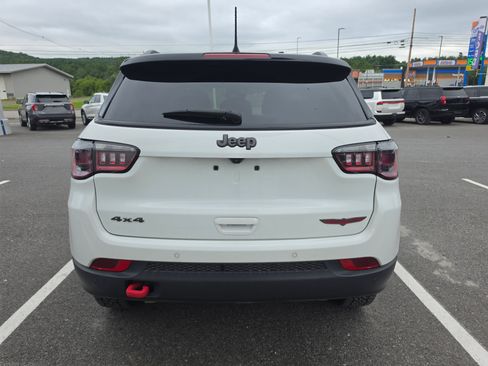 Used 2025 Jeep Compass Trailhawk w/ Trailhawk Convenience Group AWD/4WD image 4