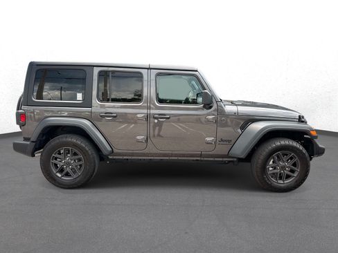 Used 2024 Jeep Wrangler Unlimited Sport AWD/4WD image 2
