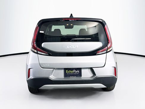 Used 2025 Kia Soul LX w/ LX Technology Package FWD image 7