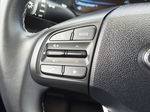 Used 2025 Hyundai Venue SEL FWD image 21