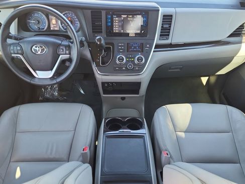 Used 2017 Toyota Sienna XLE w/ XLE Navigation Package image 12