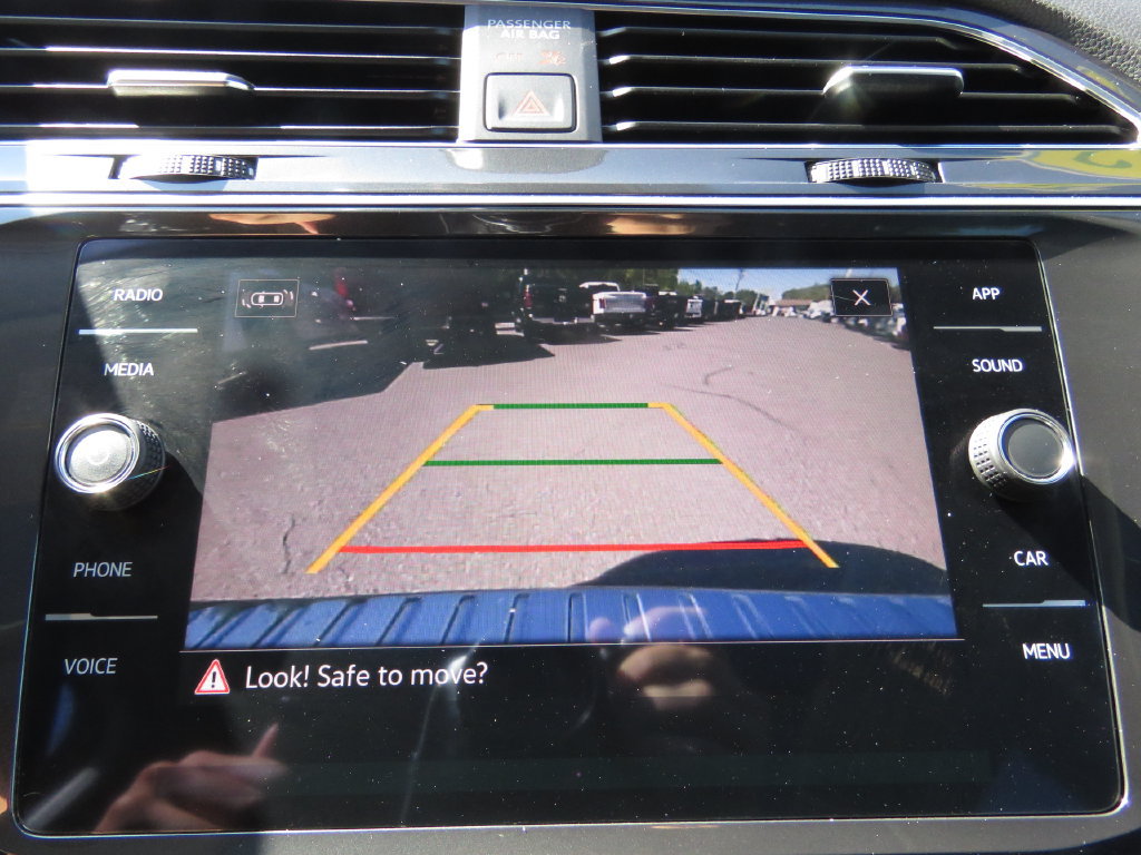 Used 2023 Volkswagen Tiguan SE AWD/4WD image 24