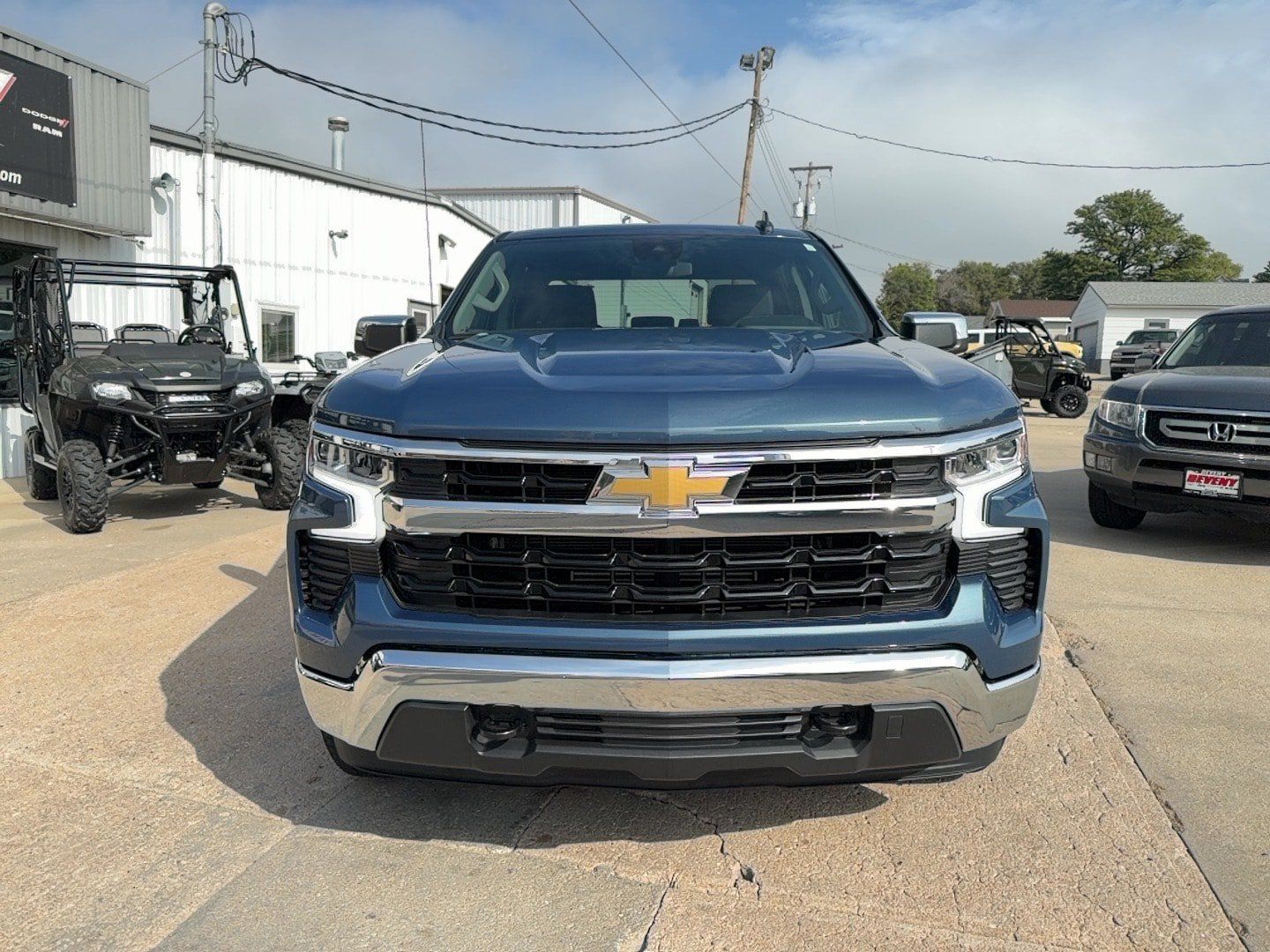 Used 2024 Chevrolet Silverado 1500 LT AWD/4WD image 3