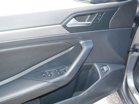 Certified 2022 Volkswagen Jetta SE FWD image 16