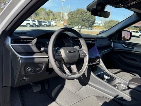 New 2025 Jeep Grand Cherokee Altitude image 16