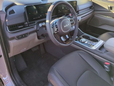 New 2026 Kia Carnival EX image 9