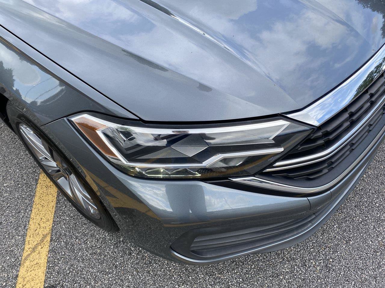 Used 2022 Volkswagen Jetta SE FWD image 2
