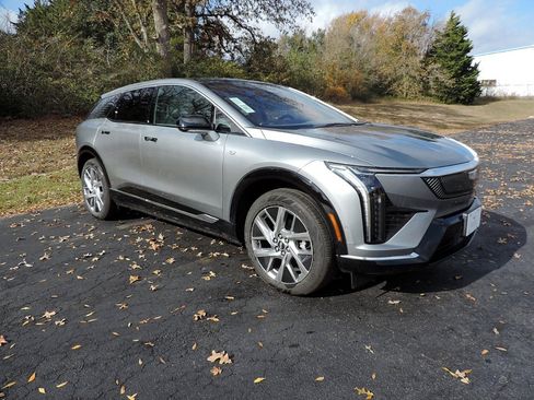 New 2026 Cadillac Optiq Luxury 2 image 3